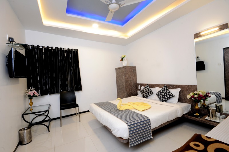 Hotel common spaces and seating